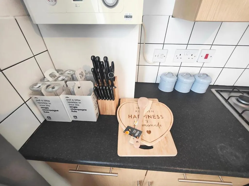 Lovely 3 Bedroom Serviced Apartment In Leytonstone Londres